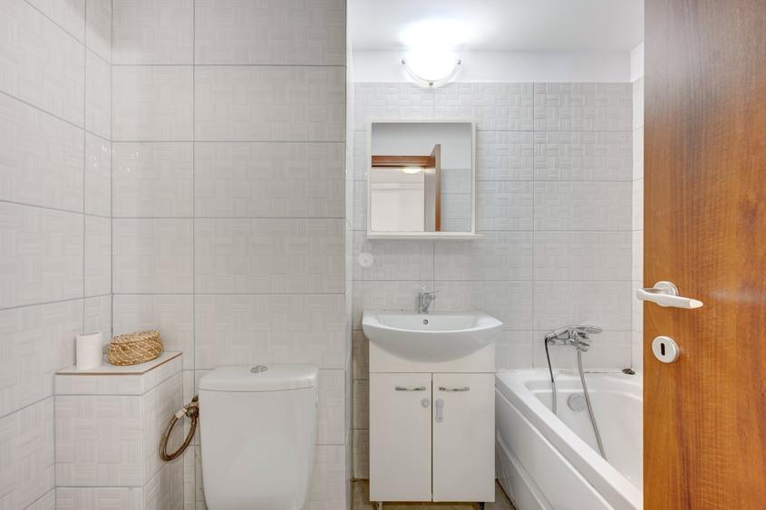 Apartament cu 3 camere decomandat în Titan