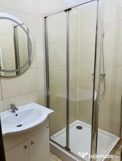 Apartament cu 3 camere semidecomandat în Nord