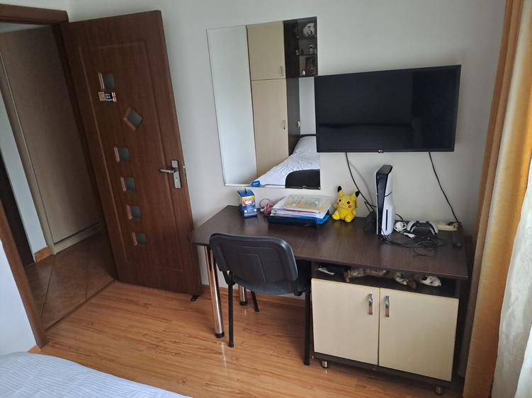 Apartament cu 4 camere decomandat, mobilat în Sălaj