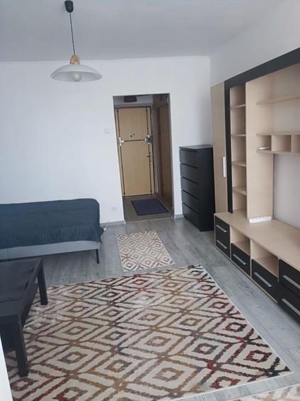 Garsonieră decomandată în Central
