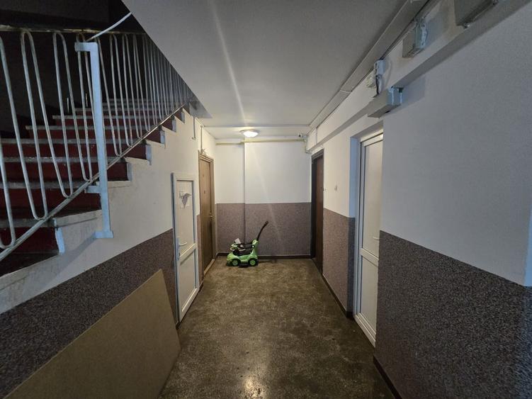 Apartament cu 3 camere în Tineretului