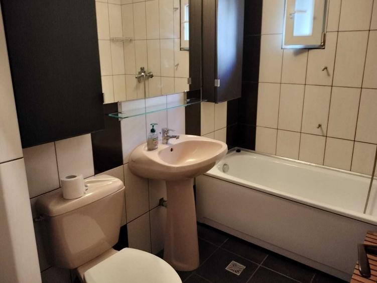 Apartament cu 3 camere decomandat în Mărăști