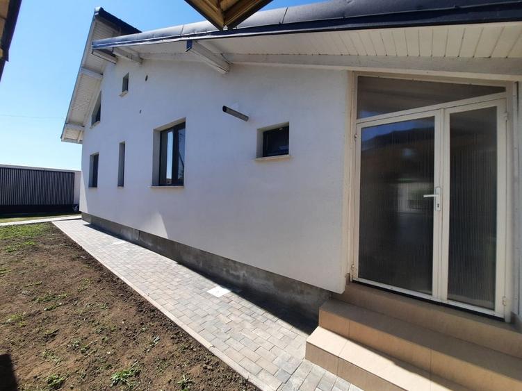 Casă individuală cu 5 camere cu Garaj în Bodești
