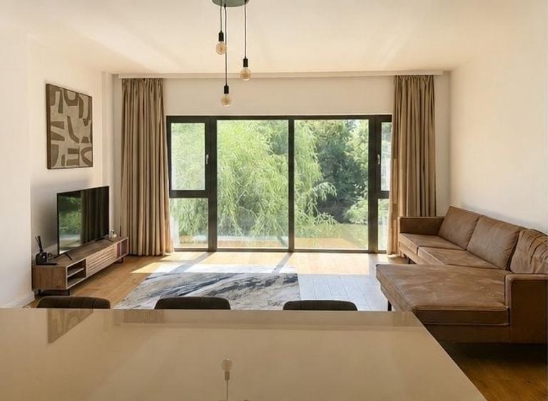 Apartament cu 3 camere, mobilat în Iancu Nicolae