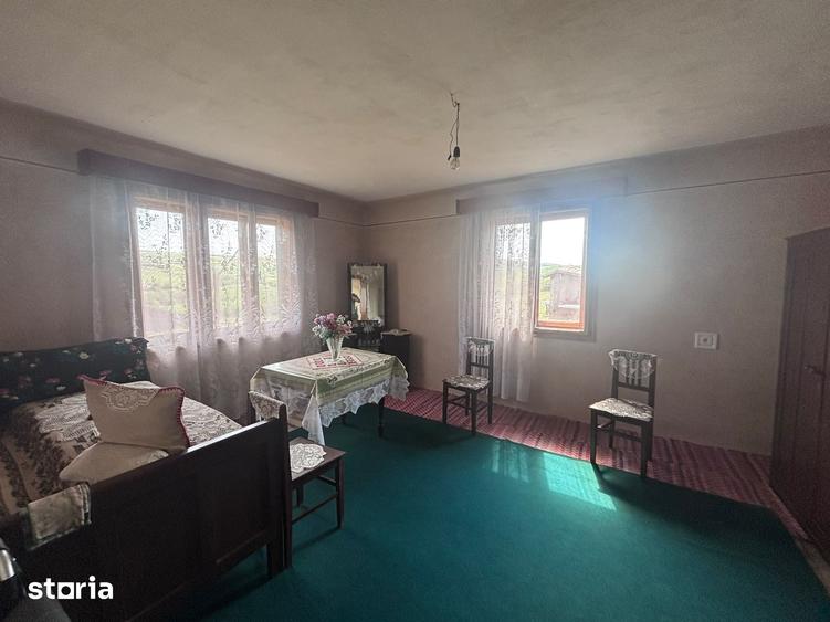 Casă cu 4 camere cu Teren 1100 Mp în Laslău Mic