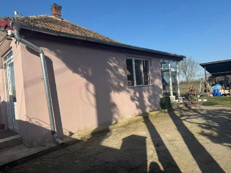 Casă cu 2 camere cu Teren 1500 Mp în Central