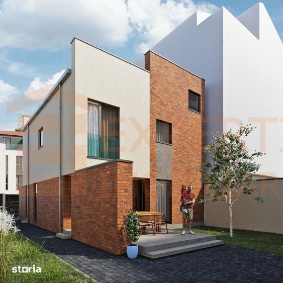 Casă cu 6 camere cu Teren 250 Mp în Central