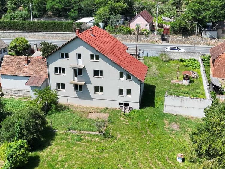 Casă cu 4 camere în Central