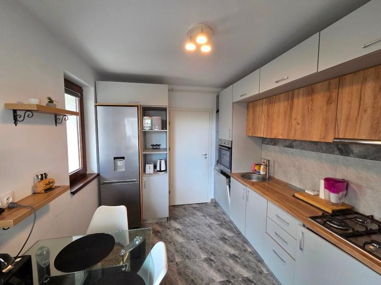 Apartament cu 2 camere decomandat, mobilat în Central