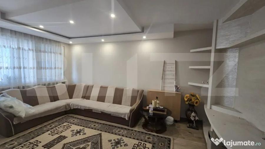 Apartament cu 3 camere decomandat în Micro 14