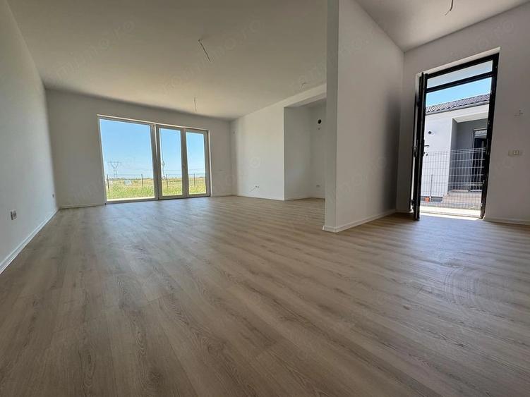 Apartament cu 3 camere decomandat în Girocului