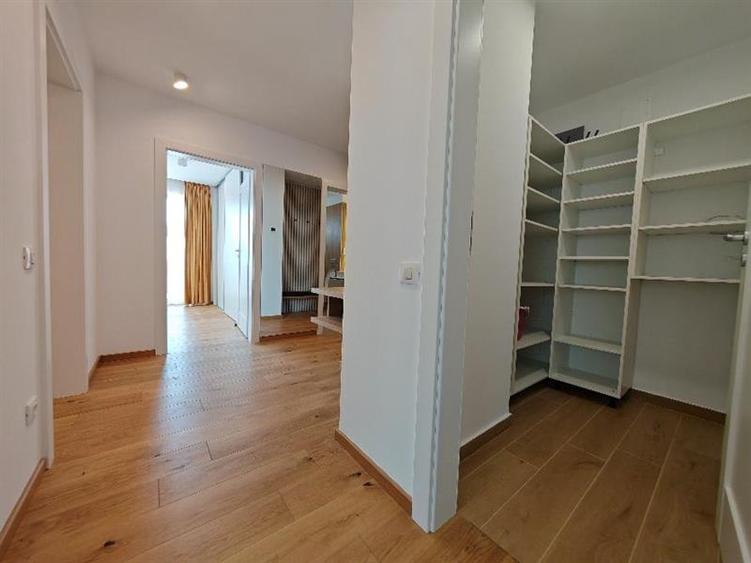 Apartament cu 3 camere decomandat, mobilat în Astra