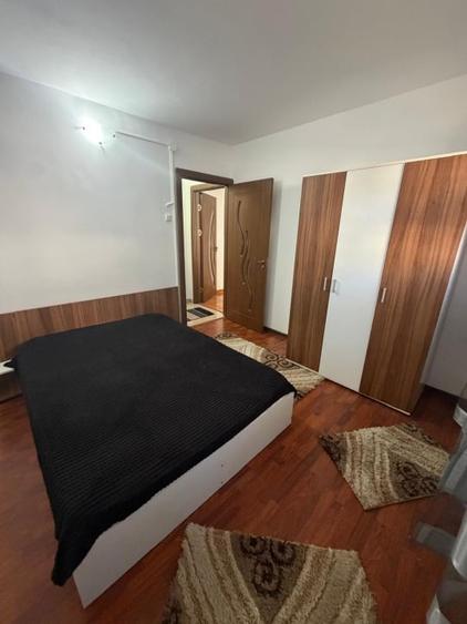 Apartament cu 2 camere semidecomandat, mobilat în Craiovița Nouă