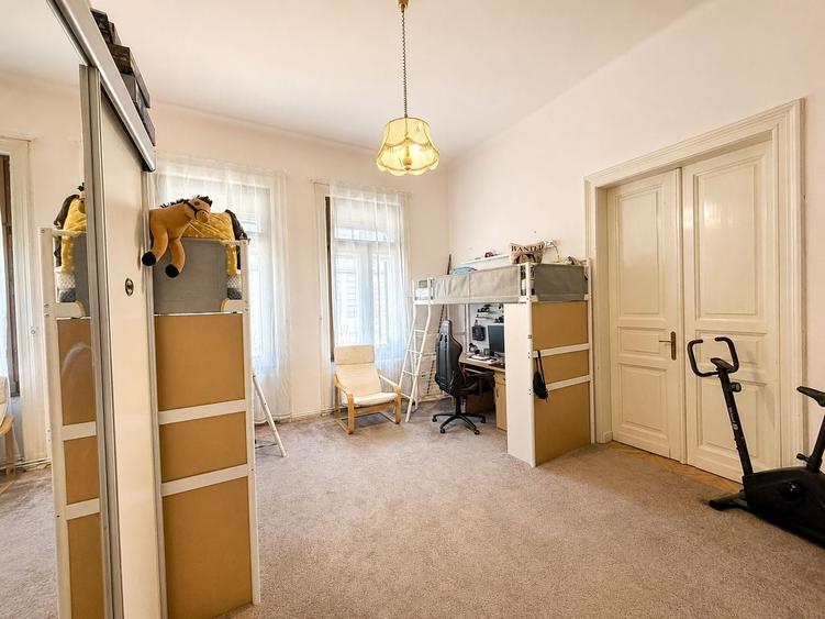Apartament cu 4 camere circular, mobilat în Central