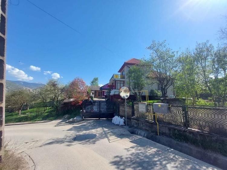 Casă cu 4 camere în Central