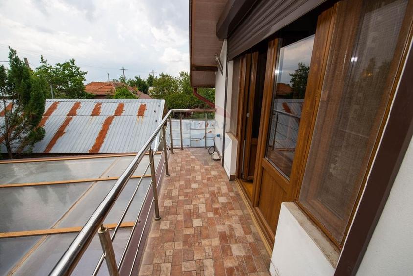 Casă individuală cu 4 camere cu Teren 1596 Mp în Prunaru
