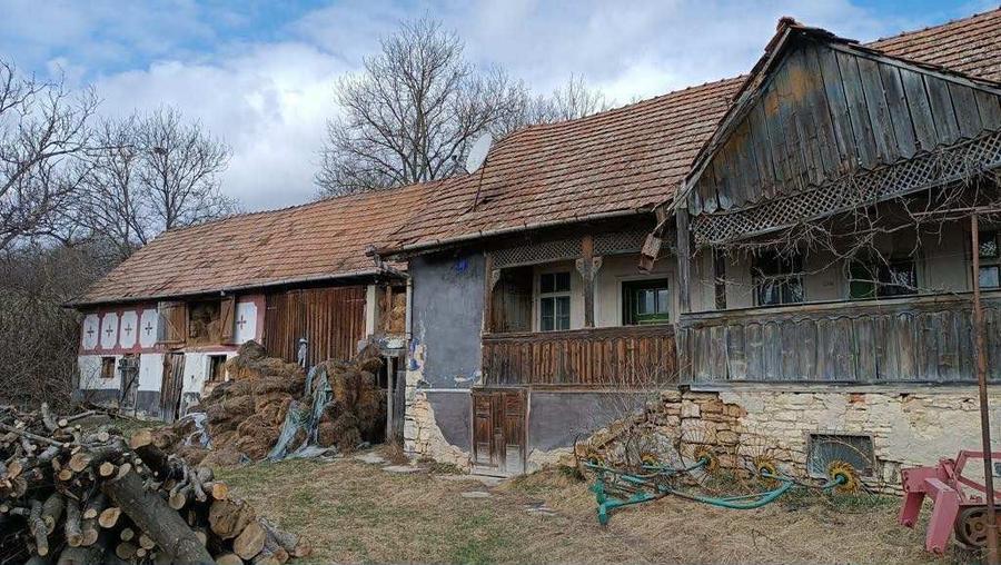 Casă individuală cu 3 camere cu Teren 5300 Mp în Mera