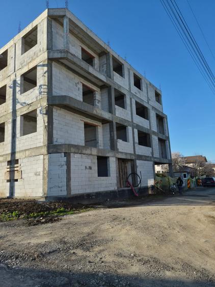 Apartament cu 3 camere decomandat în Palazu Mare