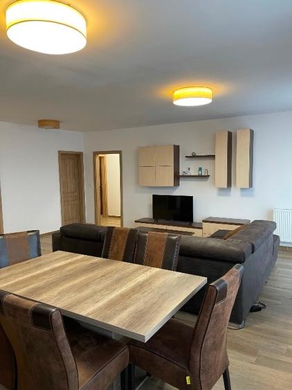 Apartament cu 4 camere decomandat, mobilat în Valenta