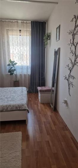 Apartament cu 3 camere decomandat în Buziașului