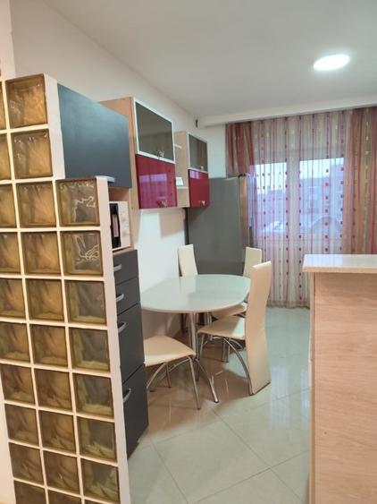 Apartament cu 3 camere, mobilat în Drumul Taberei