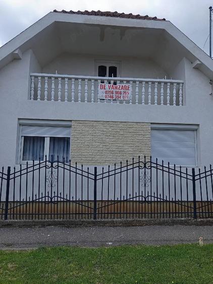 Casă cu Teren 225 Mp în Central