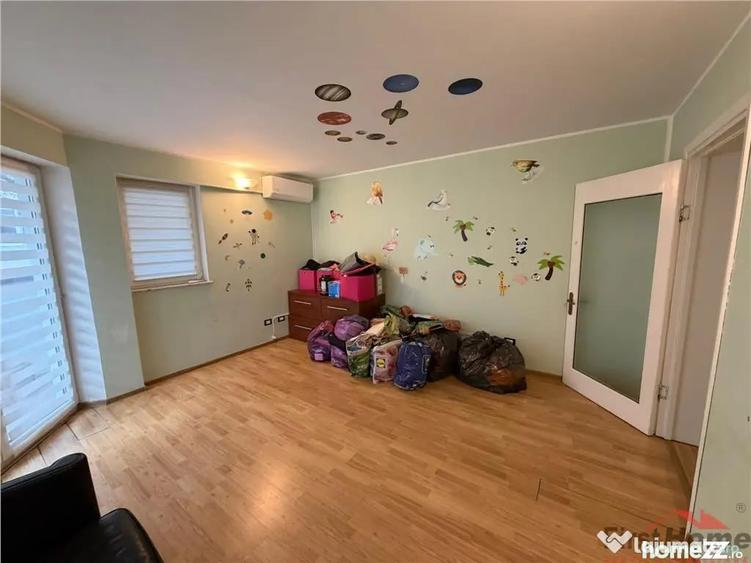 Apartament cu 4 camere decomandat în Central