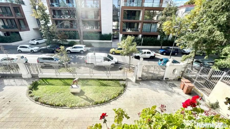 Casă cu 7 camere cu Teren 992 Mp în Aviatorilor