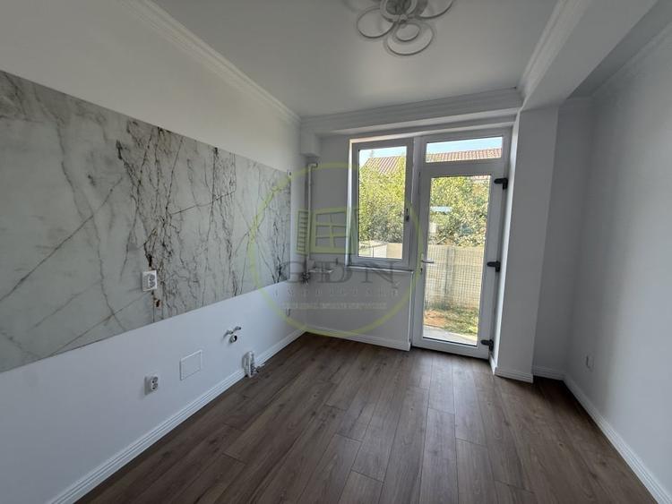 Casă individuală cu 4 camere cu Canalizare în Bariera Vâlcii
