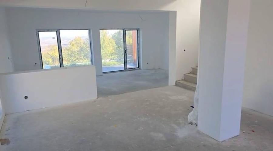 Casă cu 5 camere cu Teren 500 Mp în Central