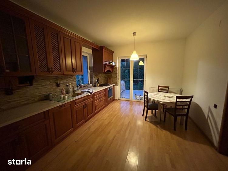 Casă cu 6 camere cu Teren 1600 Mp în Central