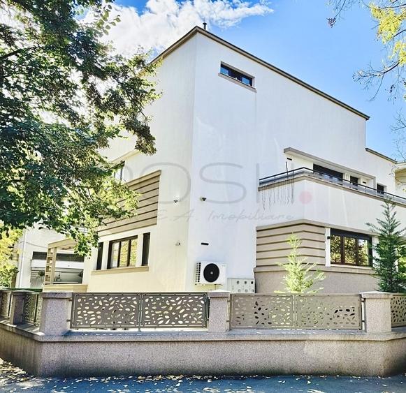 Casă individuală cu 10 camere cu Canalizare în Primăverii