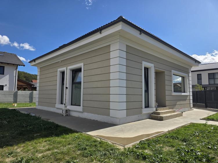 Casă individuală cu 4 camere cu Canalizare în Primăverii