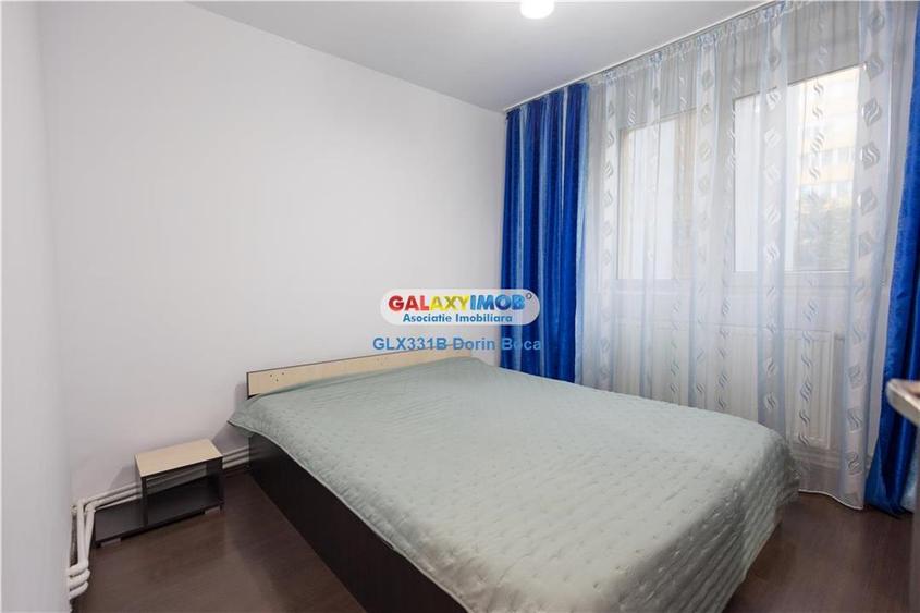Apartament cu 3 camere semidecomandat în Tei
