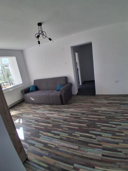 Apartament cu 2 camere semidecomandat în Podu Roș