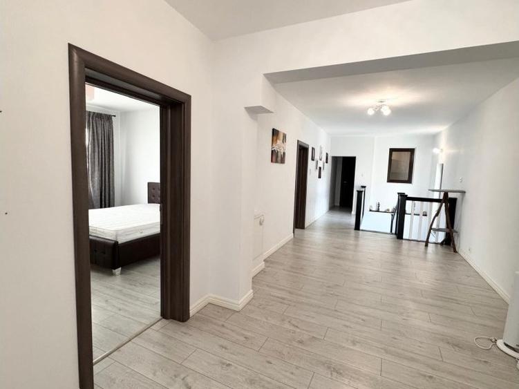 Casă cu 5 camere cu Teren 385 Mp în Bucureștii Noi