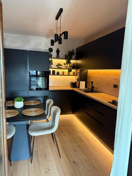 Apartament cu 3 camere decomandat în Central