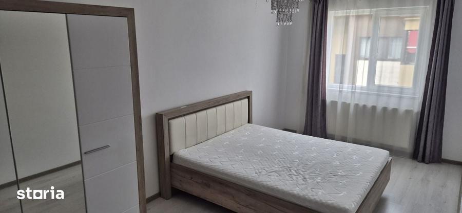Apartament cu 3 camere semidecomandat în Florești