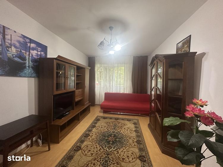 Garsonieră decomandată în Vest