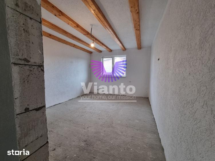 Casă cu 5 camere cu Teren 650 Mp în Roșia