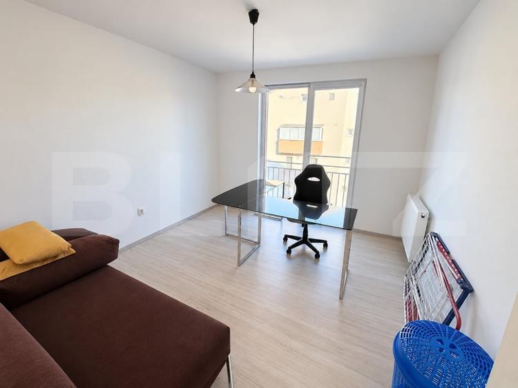 Apartament cu 3 camere semidecomandat, mobilat în Florești