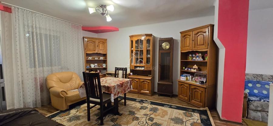 Casă individuală cu 5 camere cu Teren 192 Mp în Central