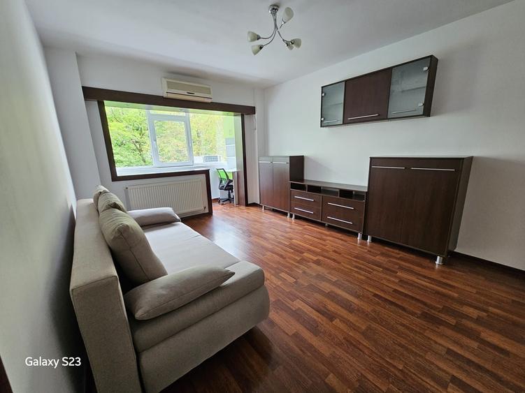 Apartament cu 2 camere decomandat în Obor
