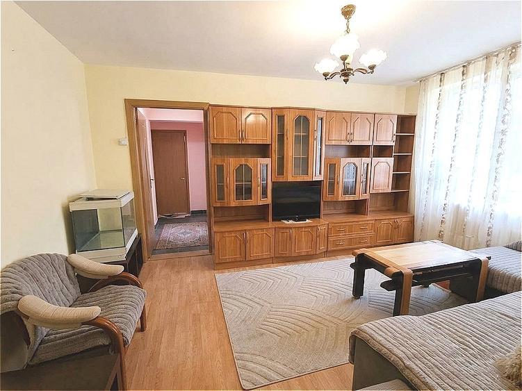 Apartament cu 3 camere semidecomandat, mobilat în Gheorgheni