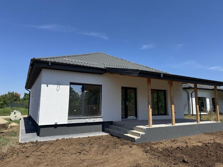 Casă cu 4 camere în Crevedia