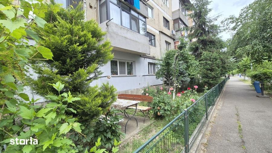 Apartament cu 3 camere semidecomandat în Central