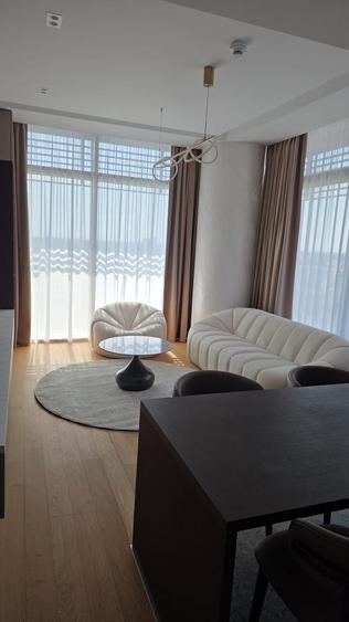 Apartament cu 3 camere semidecomandat în Floreasca