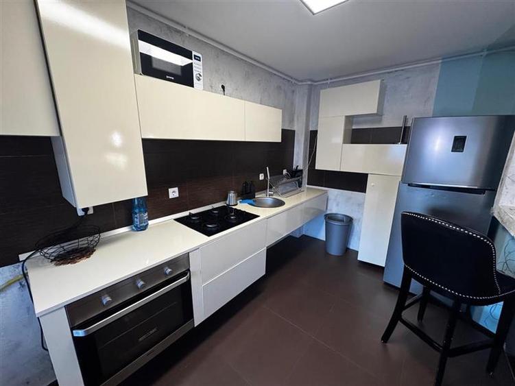 Apartament cu 2 camere semidecomandat, mobilat în Bună Ziua