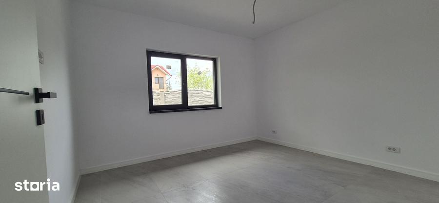 Casă cu 4 camere cu Teren 350 Mp în Clinceni