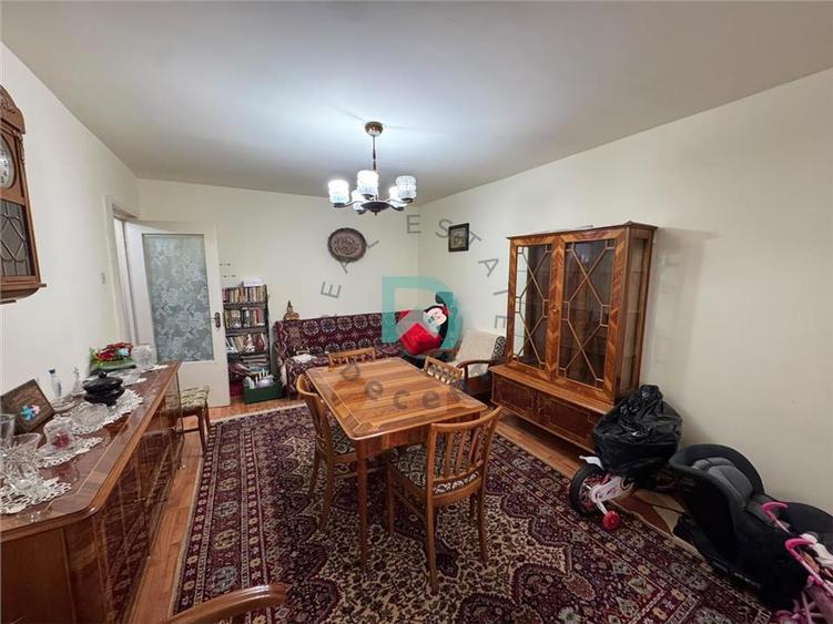 Apartament cu 3 camere decomandat în Astra